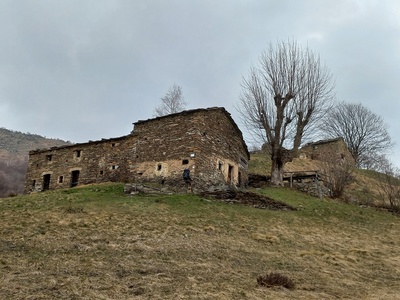 Antiques chalets dans la vallée de la Sangone