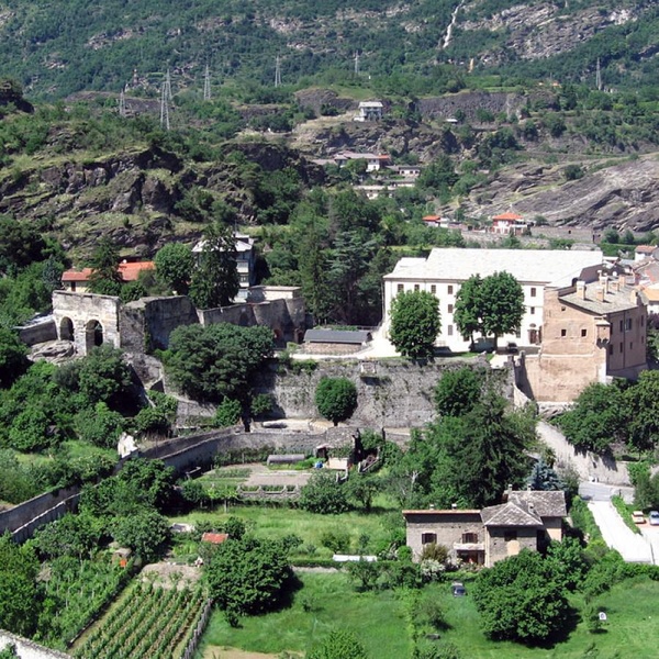 Castello della Contessa Adelaide e aree archeologiche