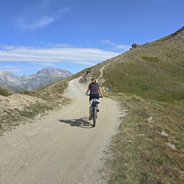 En vélo sur la route de l\u0027Assietta.