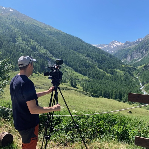 Une image des coulisses du tournage pour la réalisation du mini\u002Dvidéo filmé dans le Parc Naturel de la Val Troncea.