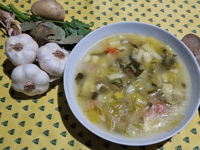Une soupe aux herbes sauvages