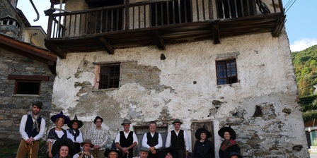 Masque en dansa \u002D Coro di Mezzenile