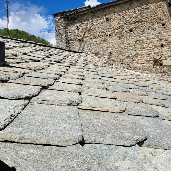 Un particolare delle lose conformate a mano.