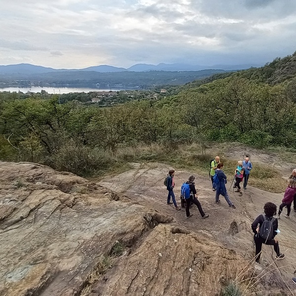 Roches empilées et blocs erratiques sur la colline morainique