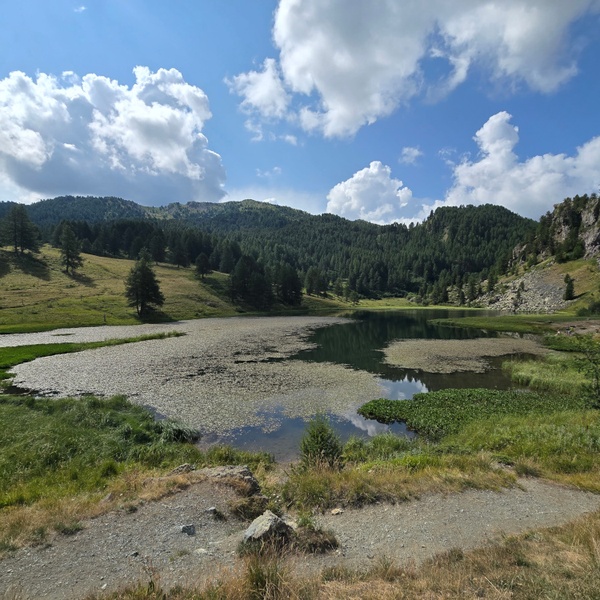 Una veduta del Lago Nero, comune di Cesana Torinese.