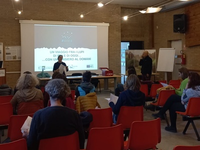 The Guides of the Alpi Cozie Parks during the presentation of activities on the wolf.