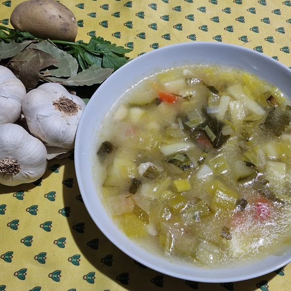 Une soupe aux herbes sauvages