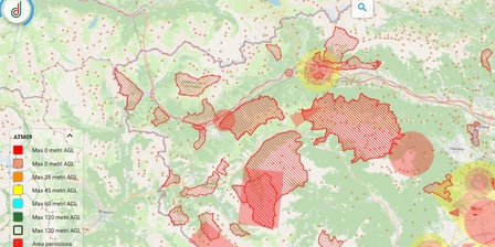 Un particolare delle mappe D\u002DFlight in cui compaiono i confini dei territori, all\u0027interno delle Aree Protette delle Alpi Cozie (e non solo), dove è vietato il sorvolo con i droni.