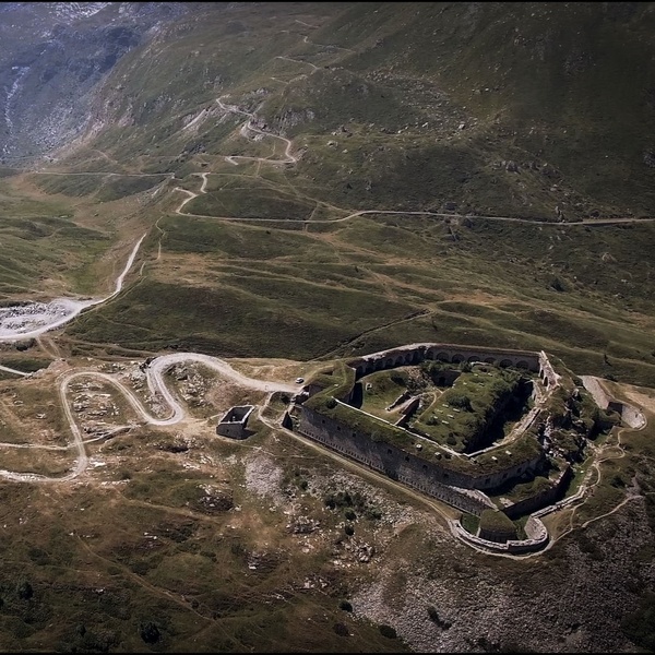 Traduction du film \u0022Ambin. La roche et la plume\u0022 réalisé par Fredo Valla