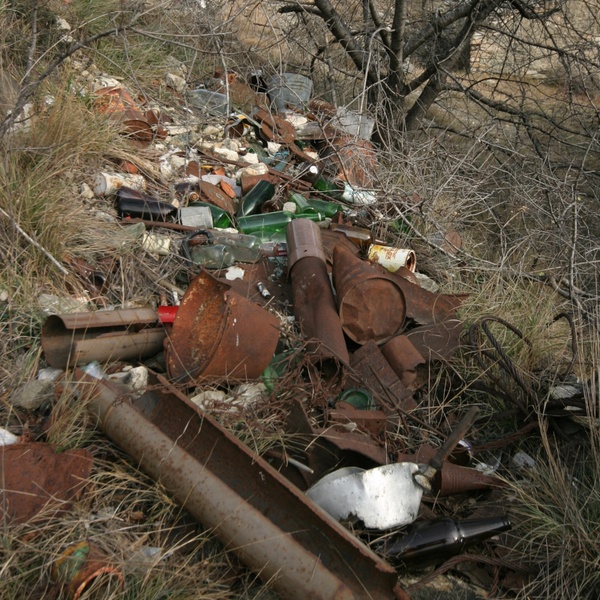 Una discarica abusiva nella Riserva Naturale dell\u0027Orrido di Foresto.